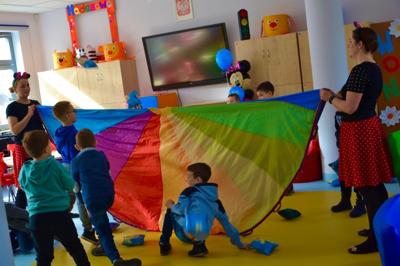 zabawy z chustą animacyjną