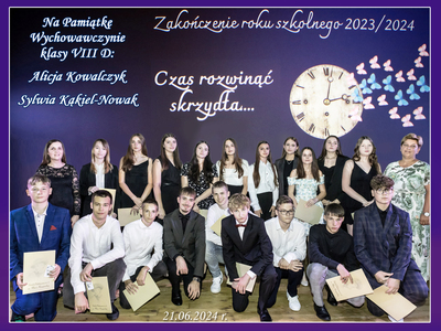 Uczniowie klasy VIIId wraz z wychowawczyniami pozujący do zdjęcia.