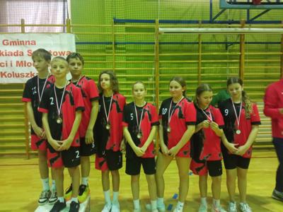 Uczniowie naszej szkoły z medalami. Od lewej strony: Sołtysiak Adam, Bator Antoni, Matusiak Szymon, Grabowski Marcin, Jaskułowska Julita, Kotynia Julia, Płocka Sabina, Siedlecka Julia.