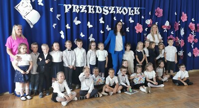 Wychowawcy z grupą Kangurki