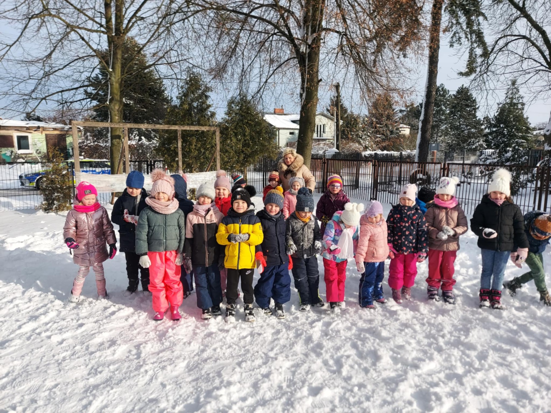 Grupa Kubusie na przedszkolnym placu zabaw