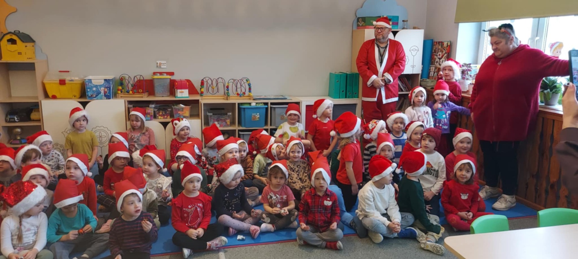 Dzieci i pomocnicy Mikołaja