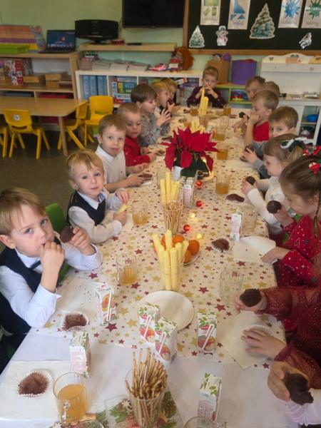 Świąteczny Obiad w przedszkolu w grupie Kangurki