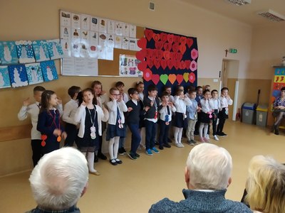 Występ pierwszaków dla gości