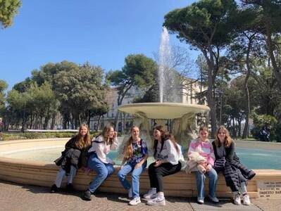Przy fontannie w Rimini