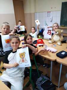 Dzieci prezentują swoje prace