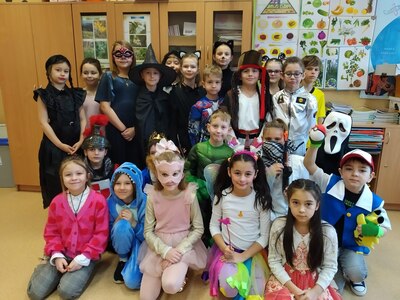 Przebierańcy na dyskotece ostatkowej