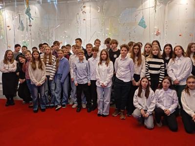 Uczennice i uczniowie klas VIIa i VIIb