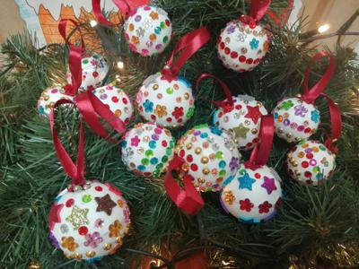 Bombki wykonane na akcję charytatywną
