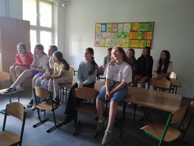 Wspólne oglądanie wywiadów stworzonych w ramach konkursu.
