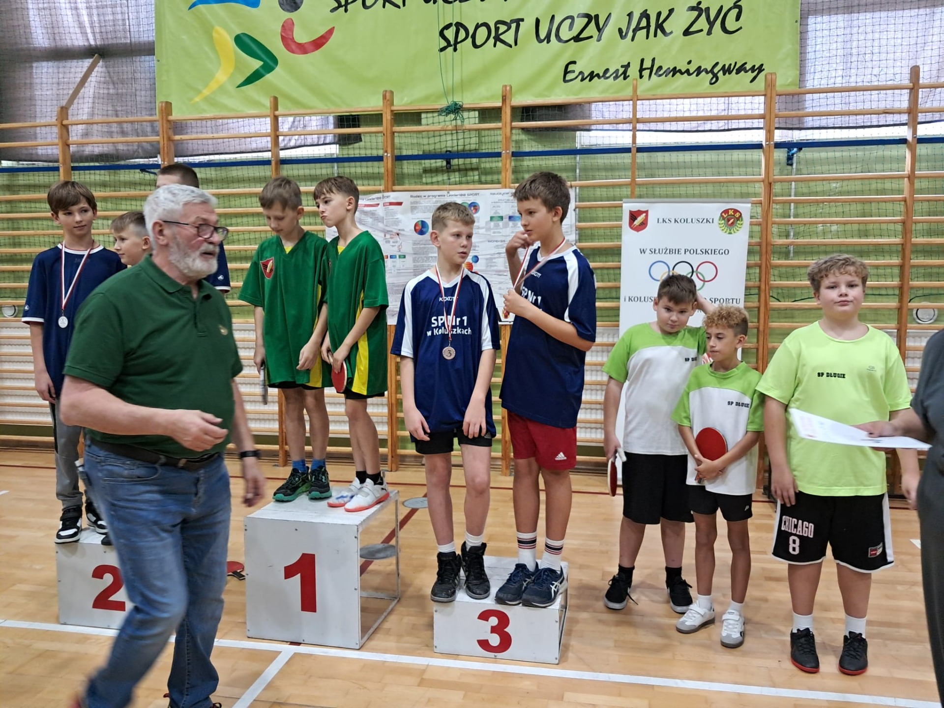 Dekoracja najlepszych drużyn chłopców