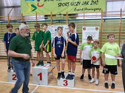 Dekoracja najlepszych drużyn chłopców