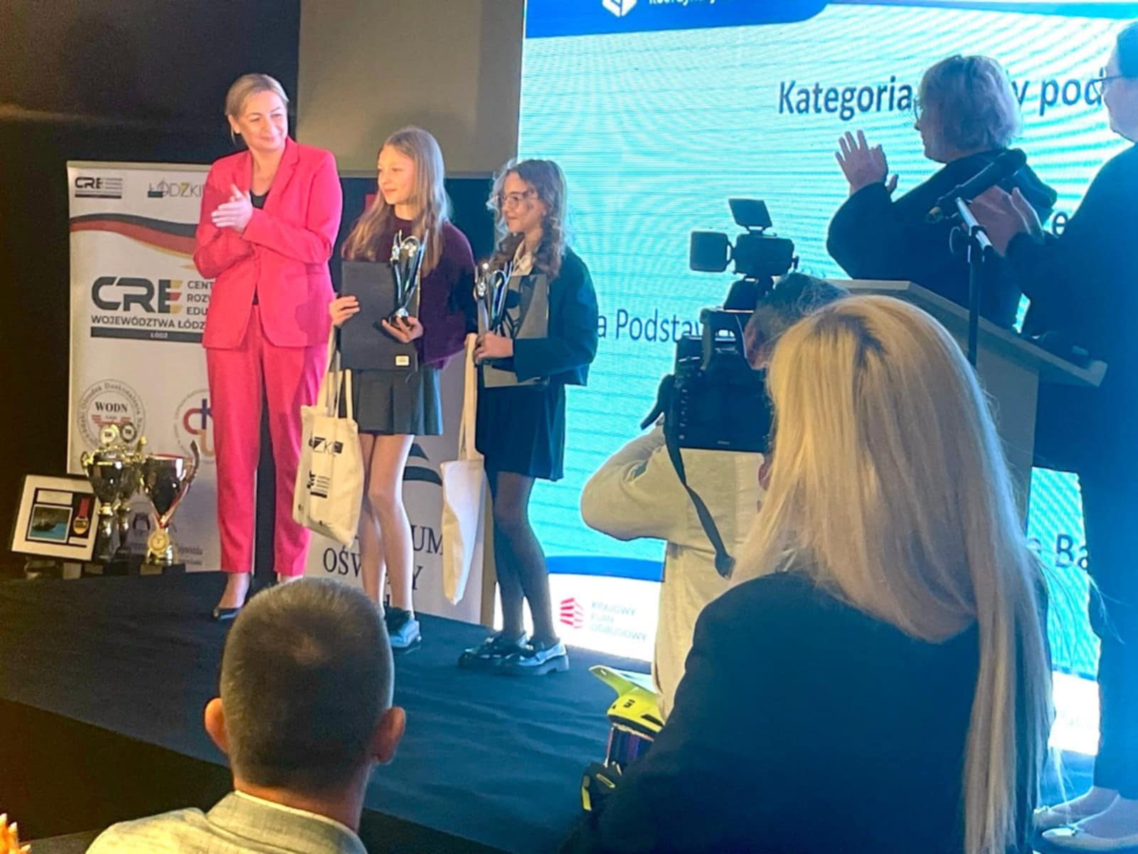 Laureatki II miejsca w Wojewódzkim Konkursie "Kręci Mnie Mój Zawód"