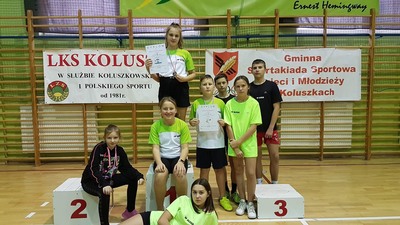Nasza drużyna wraz z dyplomami i medalami.