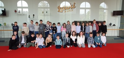 Zdjęcie grupowe uczniów klas I-III.