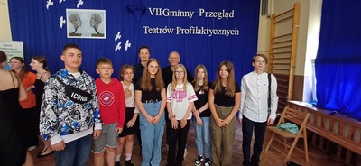 Uczniowie naszej szkoły biorący udział w przeglądzie Teatrów Profilaktycznych.