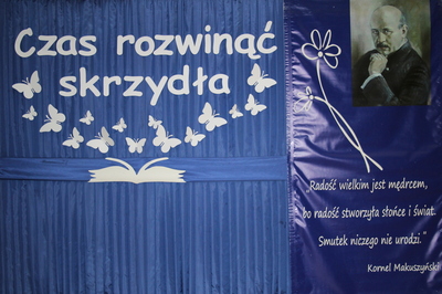 Dekoracja na uroczyste zakończenie roku szkolnego.