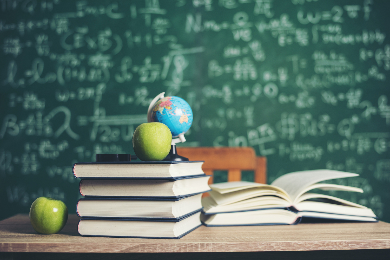 book_blackboard.jpg [7360x4912]
