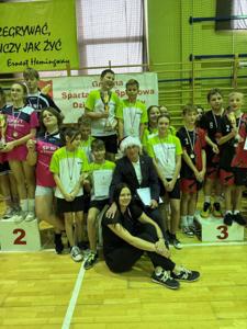 ZdjZdjęcie grupowe - nasza drużyna w środkowej części zdjęcia.