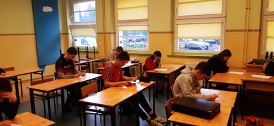 Uczniowie podczas Konkursu Wiedzy o Krajach Anglojęzycznych