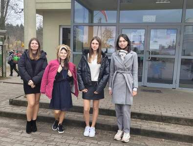 Uczestnicy Wojewódzkiego Konkursu z Języka Polskiego: Amelia Kopacz, Alicja Staroń, Amelia Szmidel, Aniela Galińska