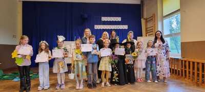 Prezentacja uczestników konkursu wraz z jurorami. 