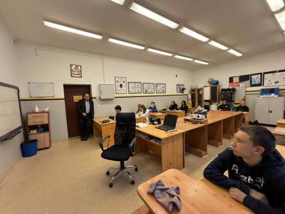 Uczniowie podczas spotkania z panem burmistrzem.