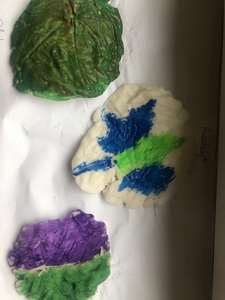 liść odbity w masie porcelanowej