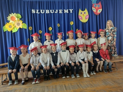Klasa 1a z wychowawcą: Pauliną Kijewską