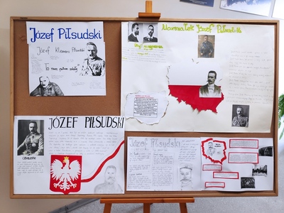 Plakaty o patronie szkoły przygotowane przez uczniów