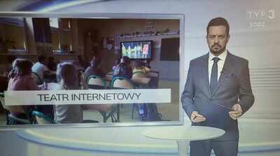 Uczniowie Szkoły Podstawowej w Gałkowie Dużym podczas transmisji telewizyjnej