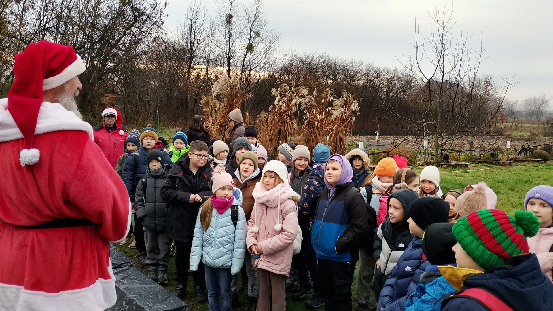 Klasa 3a i 3b podczas wizyty w Leśnym Zakątku