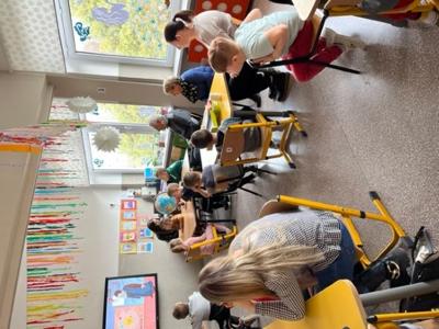 Zabawy i zadania z Kopernikiem w filii w Szczawinie w ramach programu "Szkoła Przyjaciół Kopernika"