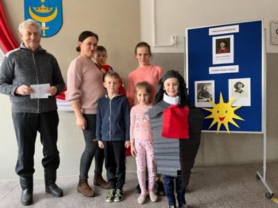 Zabawy i zadania z Kopernikiem w filii w Szczawinie w ramach programu "Szkoła Przyjaciół Kopernika"