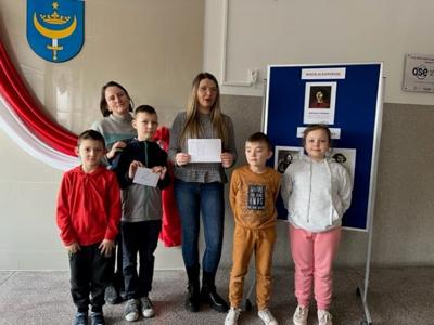 Zabawy i zadania z Kopernikiem w filii w Szczawinie w ramach programu "Szkoła Przyjaciół Kopernika"
