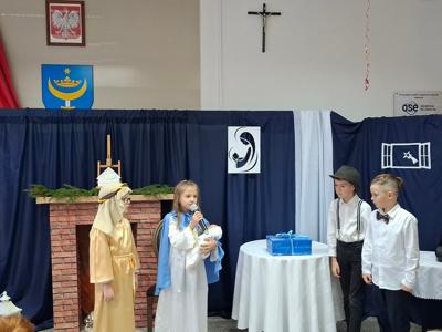 "Błękitny prezent" - Jasełka w filii w Szczawinie