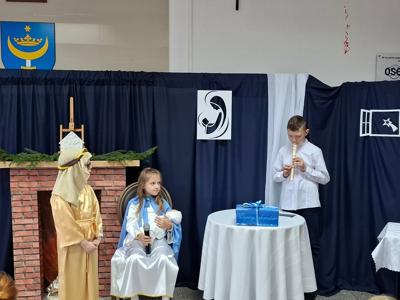 "Błękitny prezent" - Jasełka w filii w Szczawinie