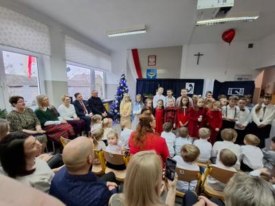 "Błękitny prezent" - Jasełka w filii w Szczawinie