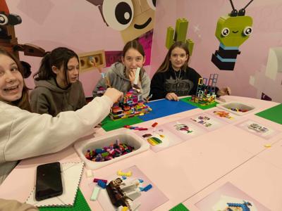Wycieczka do Warszawy na wystawę klocków LEGO i kina Helios