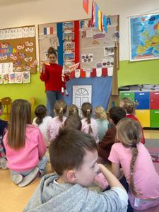 Klasa 0a odbyła kolejną podróż z programem „Podróże małe i duże z Koziołkiem Matołkiem”.