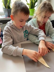 Klasa 0a odbyła kolejną podróż z programem „Podróże małe i duże z Koziołkiem Matołkiem”.