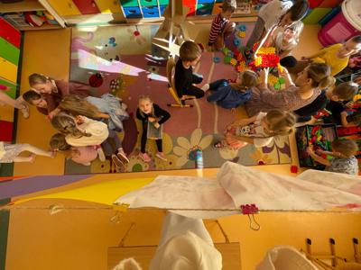 Klasa 0a odbyła kolejną podróż z programem „Podróże małe i duże z Koziołkiem Matołkiem”.