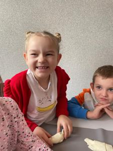 Klasa 0a odbyła kolejną podróż z programem „Podróże małe i duże z Koziołkiem Matołkiem”.