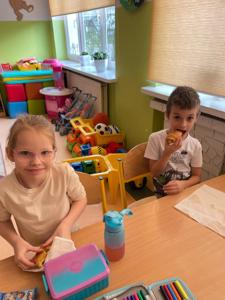 Klasa 0a odbyła kolejną podróż z programem „Podróże małe i duże z Koziołkiem Matołkiem”.