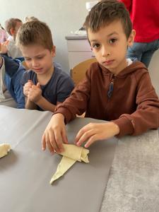 Klasa 0a odbyła kolejną podróż z programem „Podróże małe i duże z Koziołkiem Matołkiem”.