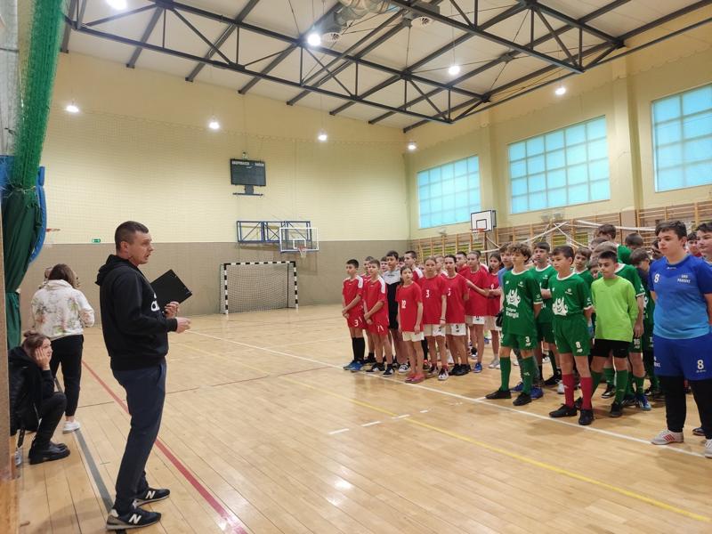 Zawody gminne w halową piłkę nożną dziewcząt i chłopców