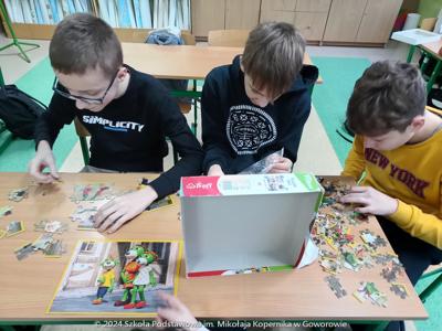 Międzynarodowy Dzień Puzzli w bibliotece szkolnej