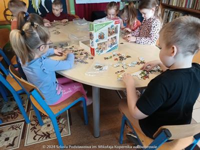 Międzynarodowy Dzień Puzzli w bibliotece szkolnej