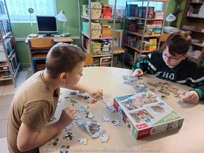 Międzynarodowy Dzień Puzzli w bibliotece szkolnej