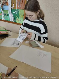 Uczniowie ze świetlicy wykonali przepiękne kartki z życzeniami. 